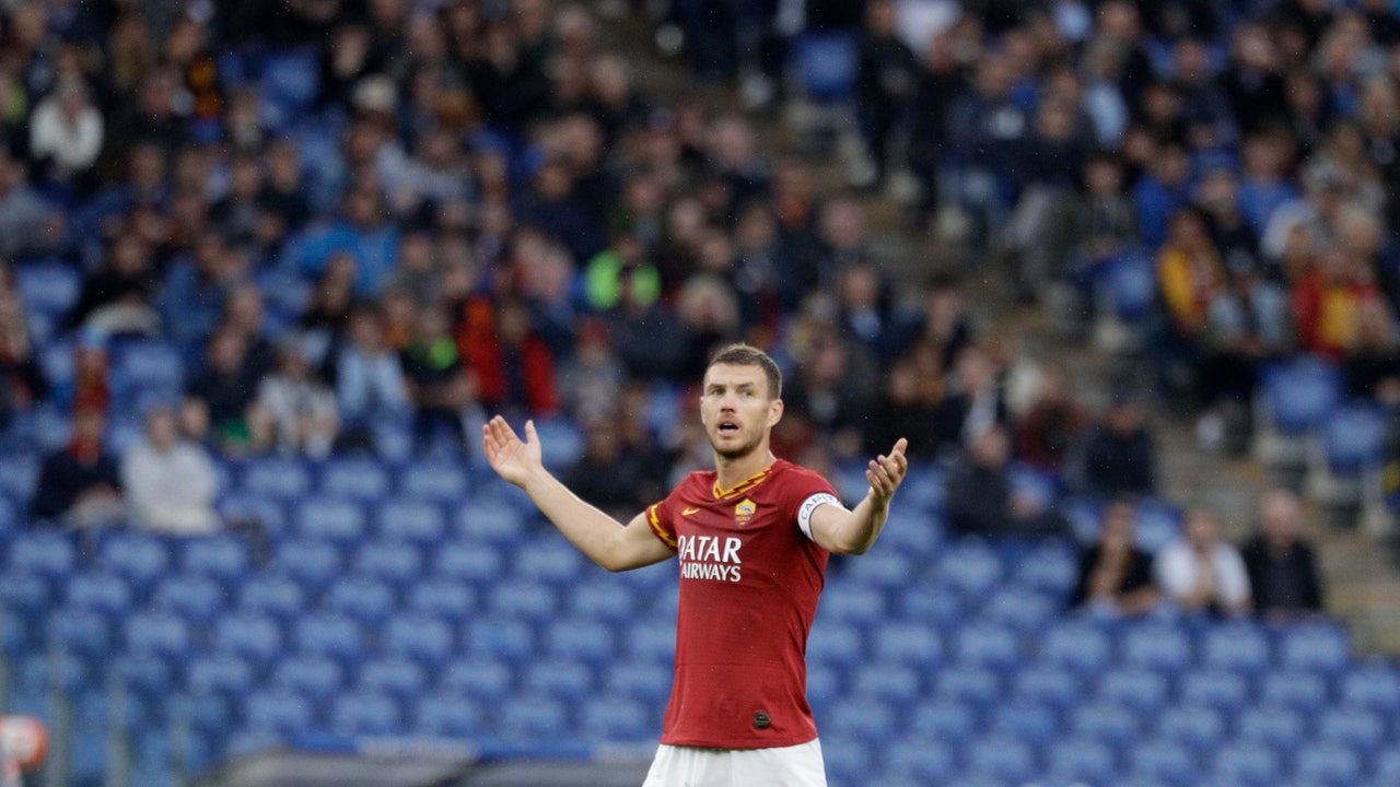 Discriminatory chants mar Roma's 2-1 win over Napoli